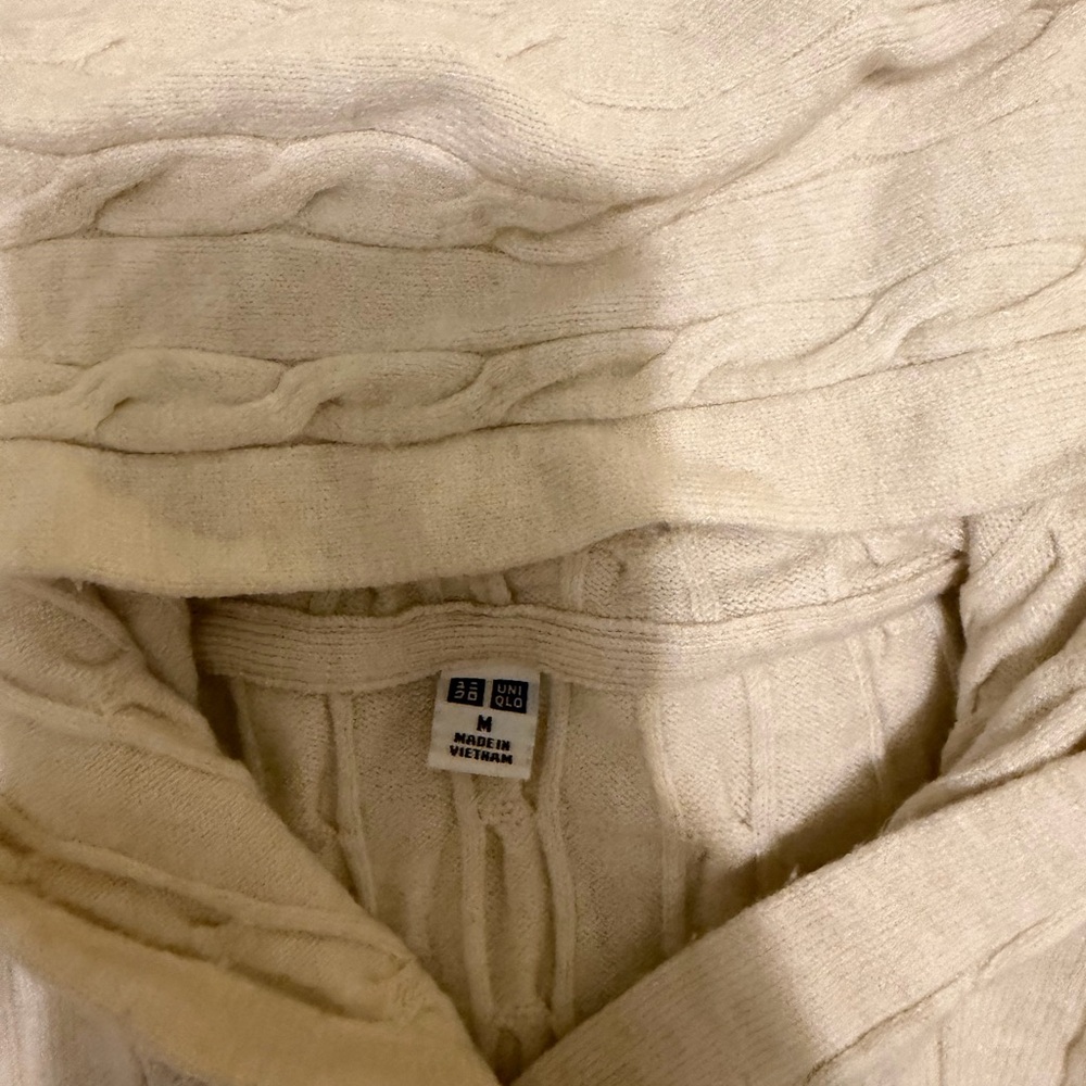 Uniqlo Off-White Cable Knit Pullover